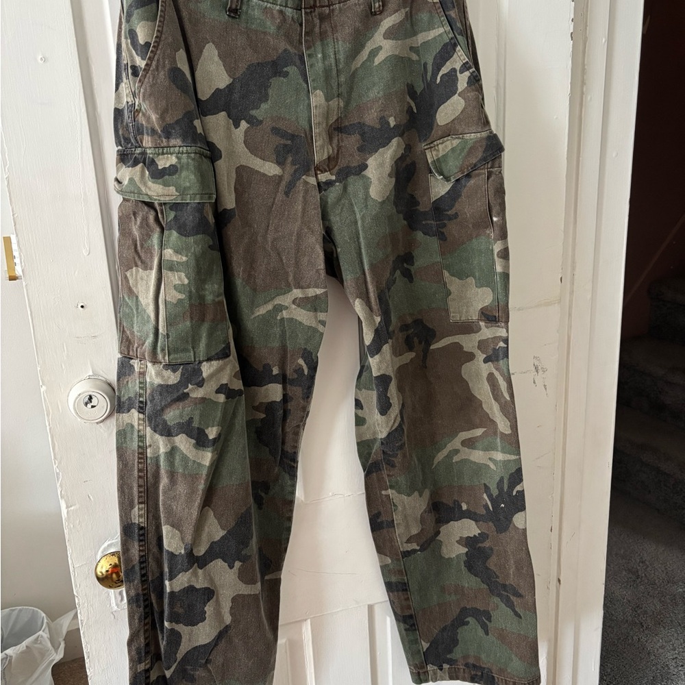 GAP Green and Brown Cargo Pants for Outdoor Adventures